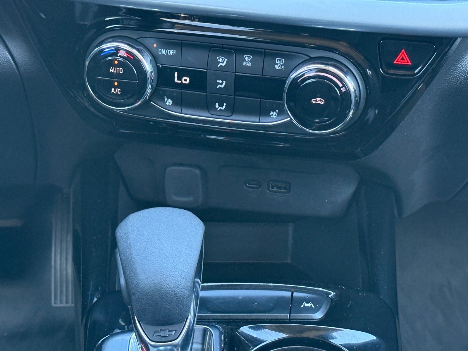 Used 2024 Chevrolet Trax LT w/ LT Convenience Package FWD image 26