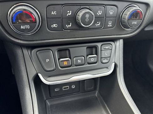 Certified 2020 GMC Terrain SLE w/ Driver Convenience Package image 15