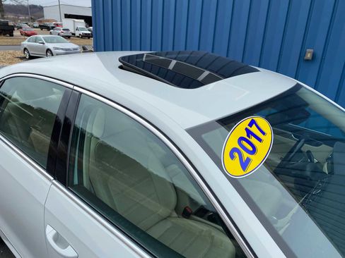 Used 2017 Volkswagen Passat 1.8T SE image 5