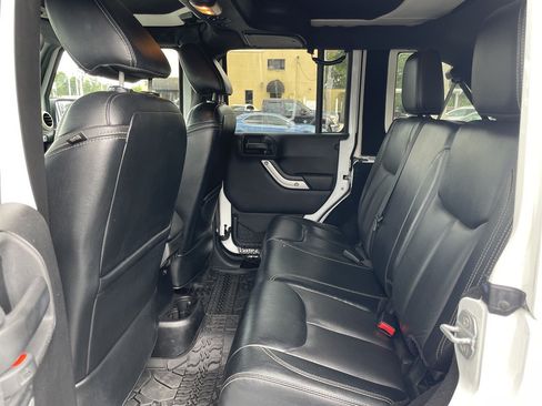 Used 2015 Jeep Wrangler Unlimited Sahara AWD/4WD image 24
