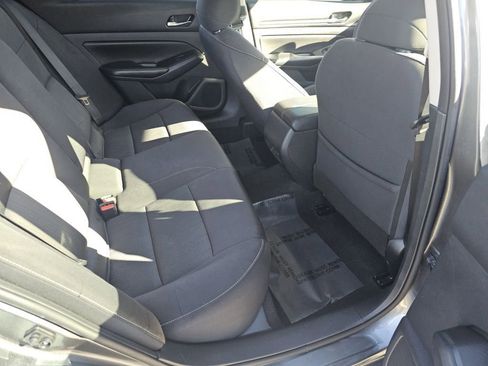 Used 2022 Nissan Altima 2.5 SV AWD/4WD image 5