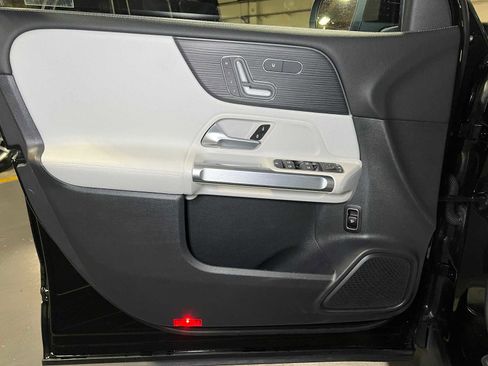 Certified 2023 Mercedes-Benz GLB 250 4MATIC image 20