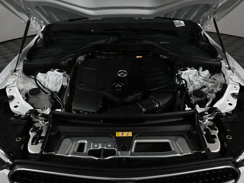 Used 2026 Mercedes-Benz GLC 300 4MATIC image 32