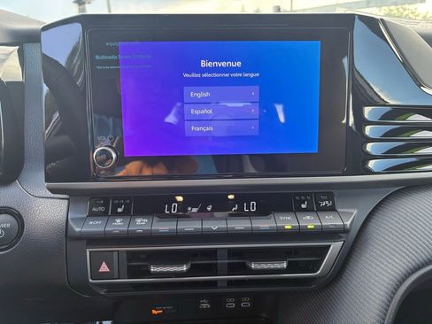 Used 2025 Toyota Camry SE image 21