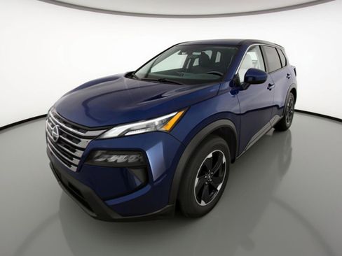 Used 2025 Nissan Rogue SV image 3