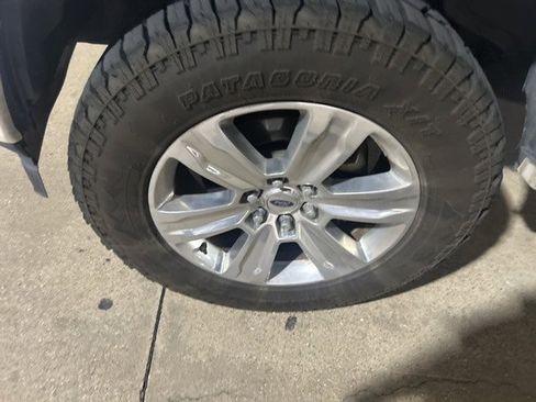 Used 2018 Ford F150 Platinum w/ Equipment Group 701A Luxury image 3