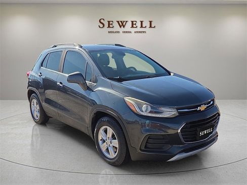 Used 2018 Chevrolet Trax LT w/ LT Convenience Package image 6