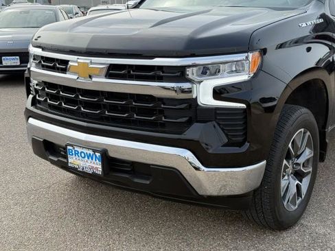 Used 2024 Chevrolet Silverado 1500 LT RWD image 14