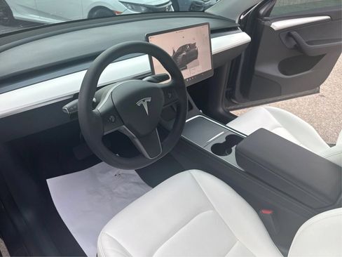 Used 2022 Tesla Model Y Long Range AWD/4WD image 26