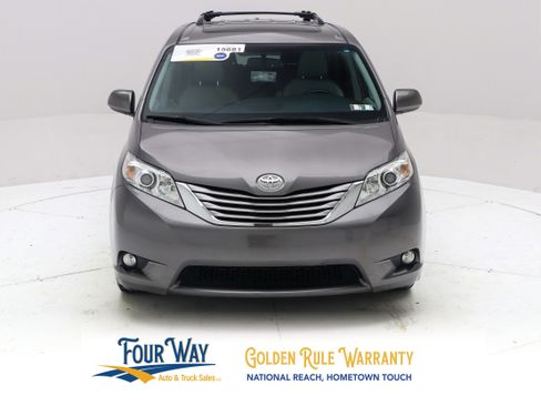 Used 2017 Toyota Sienna XLE AWD/4WD image 9
