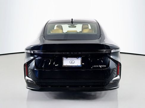 New 2026 Lexus ES 350e FWD image 6