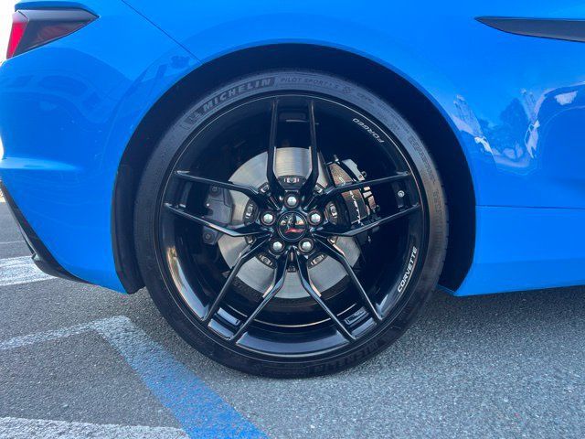 Used 2025 Chevrolet Corvette Z06 RWD image 9