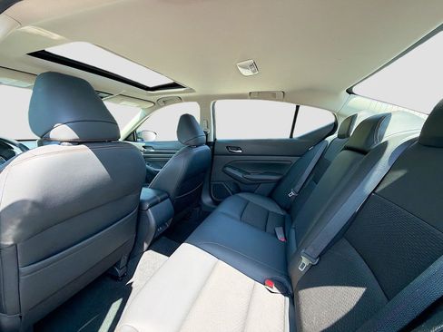 Used 2020 Nissan Altima 2.5 SR w/ Premium Package FWD image 24