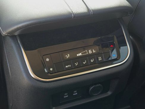 Used 2025 Nissan Armada SV AWD/4WD image 22