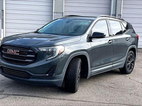 Used 2020 GMC Terrain SLE w/ Driver Convenience Package image 2