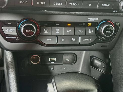Used 2022 Kia Niro EX FWD image 15