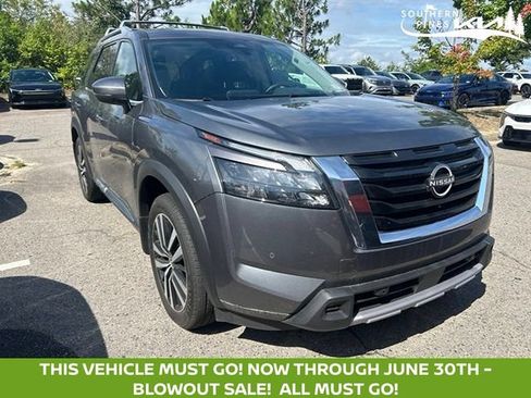 Certified 2025 Nissan Pathfinder Platinum w/ Cargo Package FWD image 1