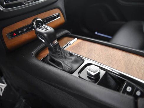 Used 2022 Volvo XC90 T6 Momentum w/ Advanced Package image 23