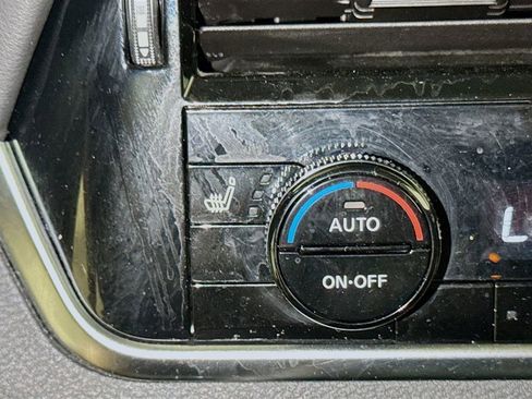 Used 2021 Nissan Rogue SV w/ Premium Package FWD image 16