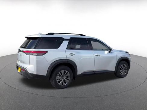 Used 2025 Nissan Pathfinder SV AWD/4WD image 14