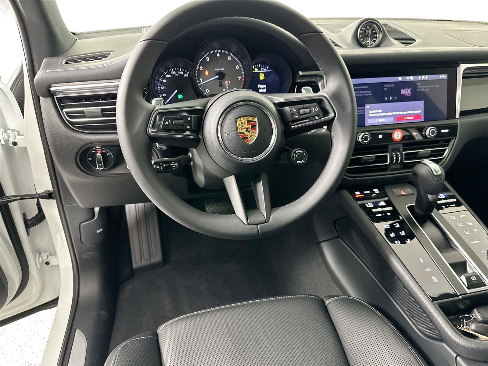 Certified 2026 Porsche Macan S AWD/4WD image 18