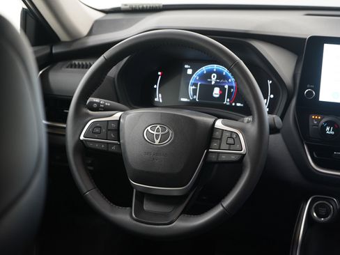 Used 2025 Toyota Grand Highlander XLE image 18