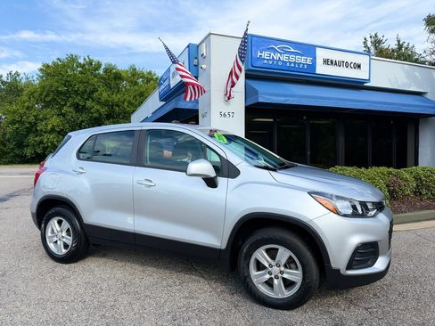 Used 2018 Chevrolet Trax LS AWD/4WD image 19