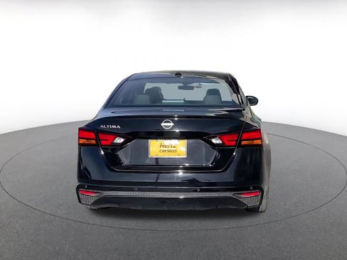 Used 2025 Nissan Altima 2.5 SV FWD image 12