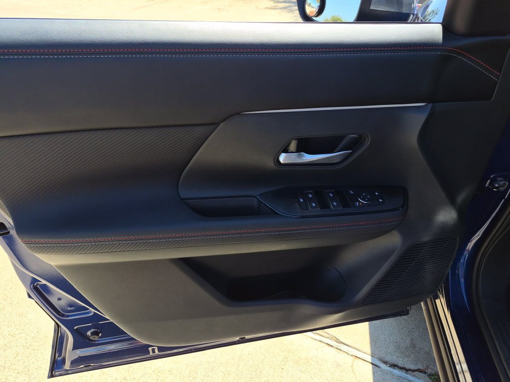 Certified 2025 Nissan Kicks SR w/ SR Premium Package FWD image 19