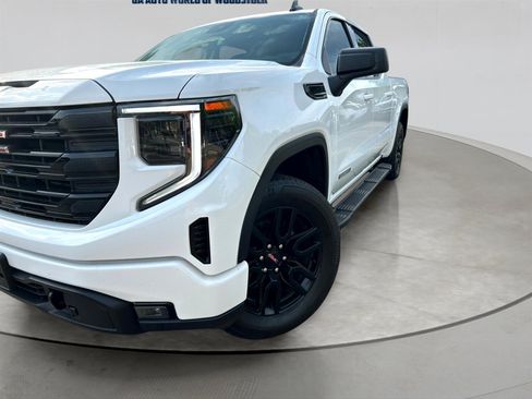 Used 2022 GMC Sierra 1500 Elevation image 2