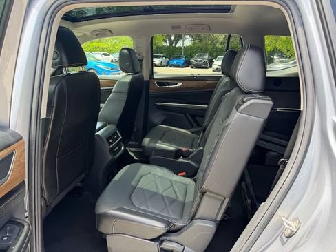 Used 2024 Volkswagen Atlas SE FWD image 14