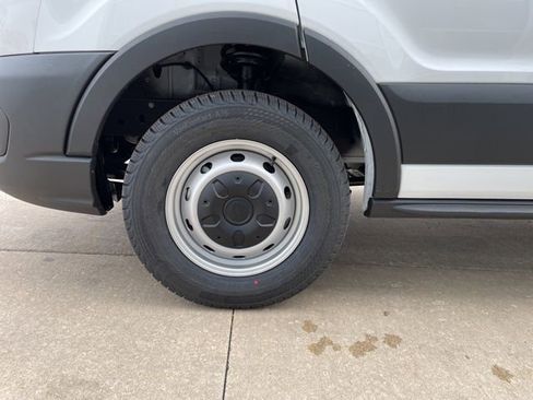 New 2025 Ford Transit 250 148 Medium Roof image 17