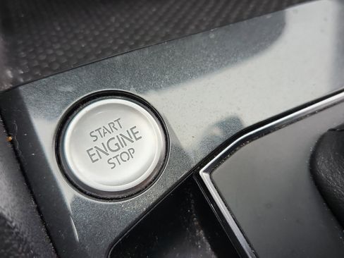 Used 2019 Volkswagen Tiguan SE w/ Panoramic Sunroof Package image 29