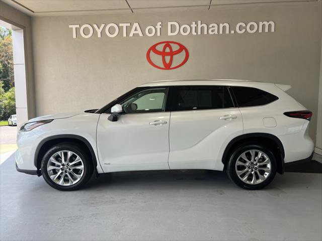 Certified 2026 Toyota Highlander Limited AWD/4WD image 1