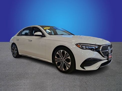 Used 2024 Mercedes-Benz E 350 4MATIC Sedan image 3