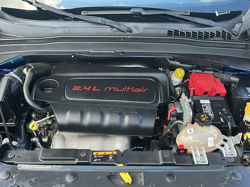 Used 2018 Jeep Renegade Latitude w/ Popular Equipment Group image 3