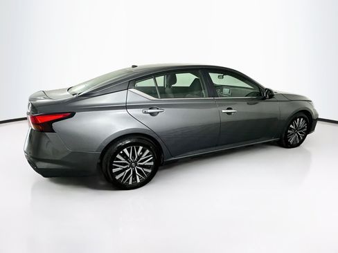 Used 2025 Nissan Altima 2.5 SV FWD image 10