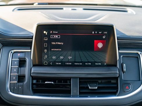 Used 2023 GMC Yukon XL SLT image 19