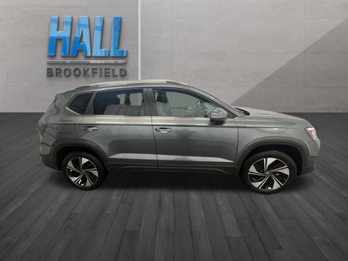 New 2025 Volkswagen Taos SE image 6