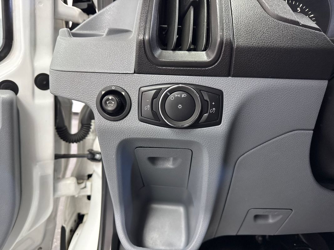 Used 2019 Ford Transit 150 130 Low Roof RWD image 9