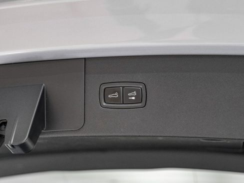 Used 2023 Porsche Cayenne image 50