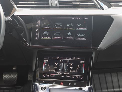 Used 2022 Audi e-tron Chronos AWD/4WD image 14