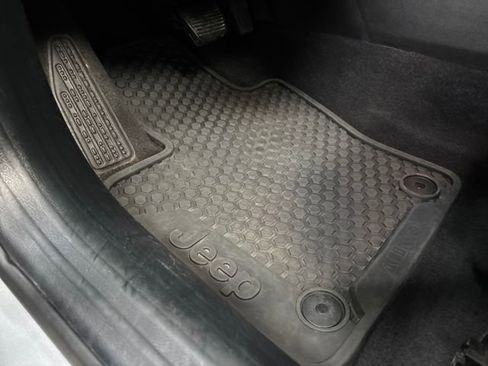 Used 2025 Jeep Compass Trailhawk w/ Trailhawk Elite Group image 35