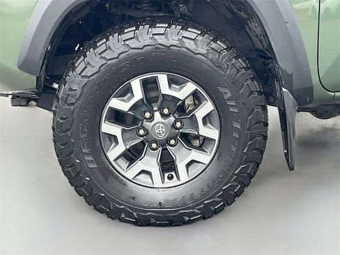 Used 2022 Toyota Tacoma TRD Off-Road w/ TRD Premium Off Road Package image 29