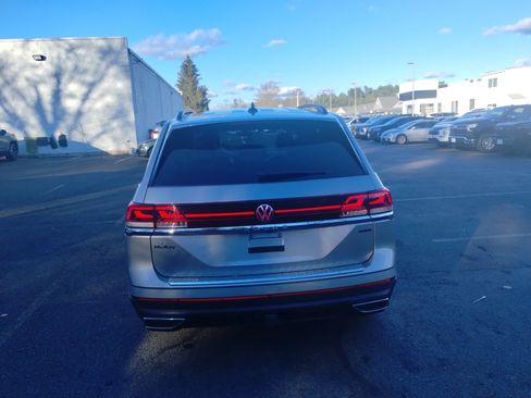 Used 2024 Volkswagen Atlas SE image 4