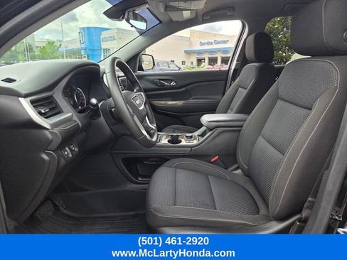 Used 2023 GMC Acadia SLE w/ Driver Convenience Package FWD image 9