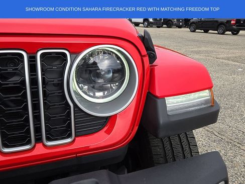 Used 2025 Jeep Wrangler Unlimited Sahara AWD/4WD image 9