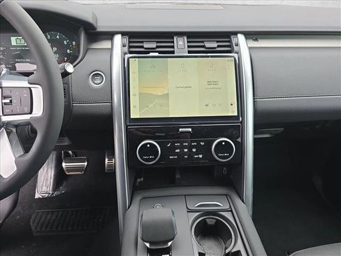 New 2026 Land Rover Discovery Limited Edition image 19