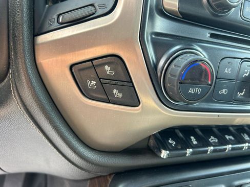 Used 2018 GMC Sierra 2500 Denali w/ Duramax Plus Package AWD/4WD image 22