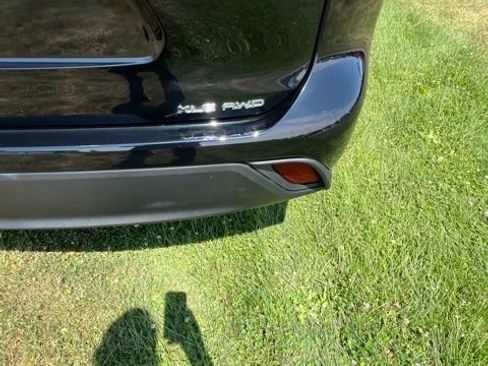 Used 2022 Toyota Highlander XLE AWD/4WD image 5
